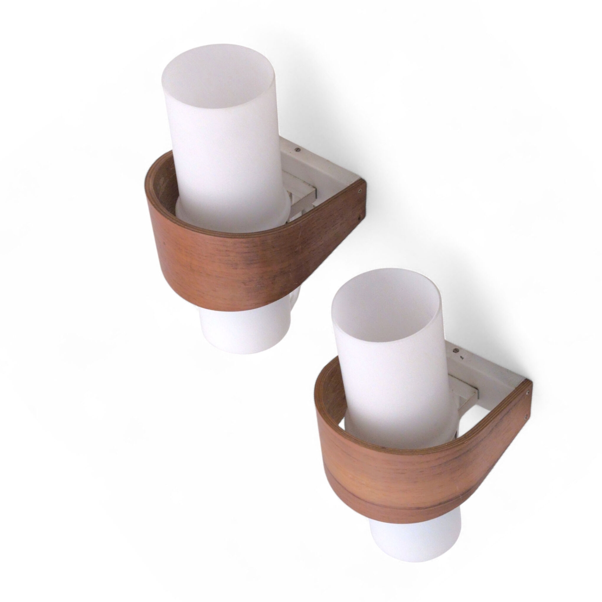 Artwork by Louis Christiaan Kalff, Paire d'appliques en contreplaqué de teck, Made of Contreplaqué De Teck, Opaline Blanche