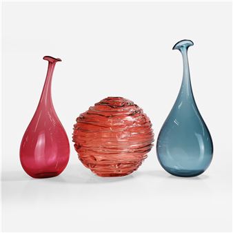 A collection of William Yeoward glass items - Colin Hawkins