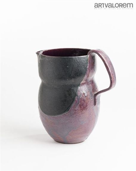 Stoneware pitcher mounted on a black and eggplant glazed colombin - Claire Debril