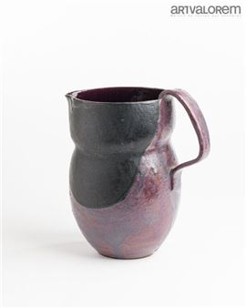 Stoneware pitcher mounted on a black and eggplant glazed colombin - Claire Debril