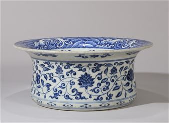 A LARGE BLUE AND WHITE 'FLORAL SCROLL' BRUSH WASHER - Chen Zhifo