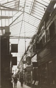 Passage du Caire. Shower baths. Quai de l'Hôtel-de-ville and Pont Louis-Philippe. Playing the organ at the Pigalle theater. Paris, c. 1930