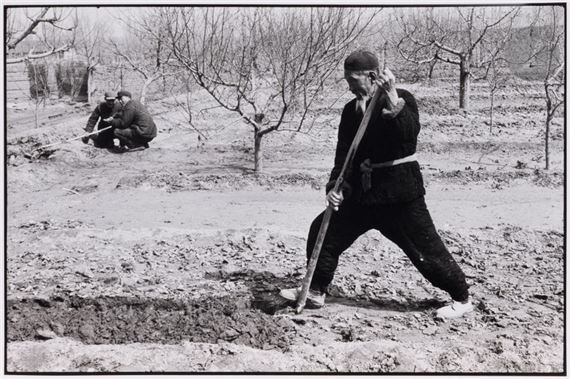 Shaanxi, Feng Hou commune. China, 1980 by Martine Franck, 1980