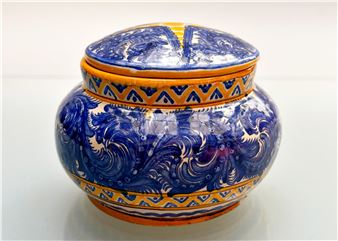 Ručně malovaná doza s víčkem s modrým a okrovým dekorem - Josef Stancl