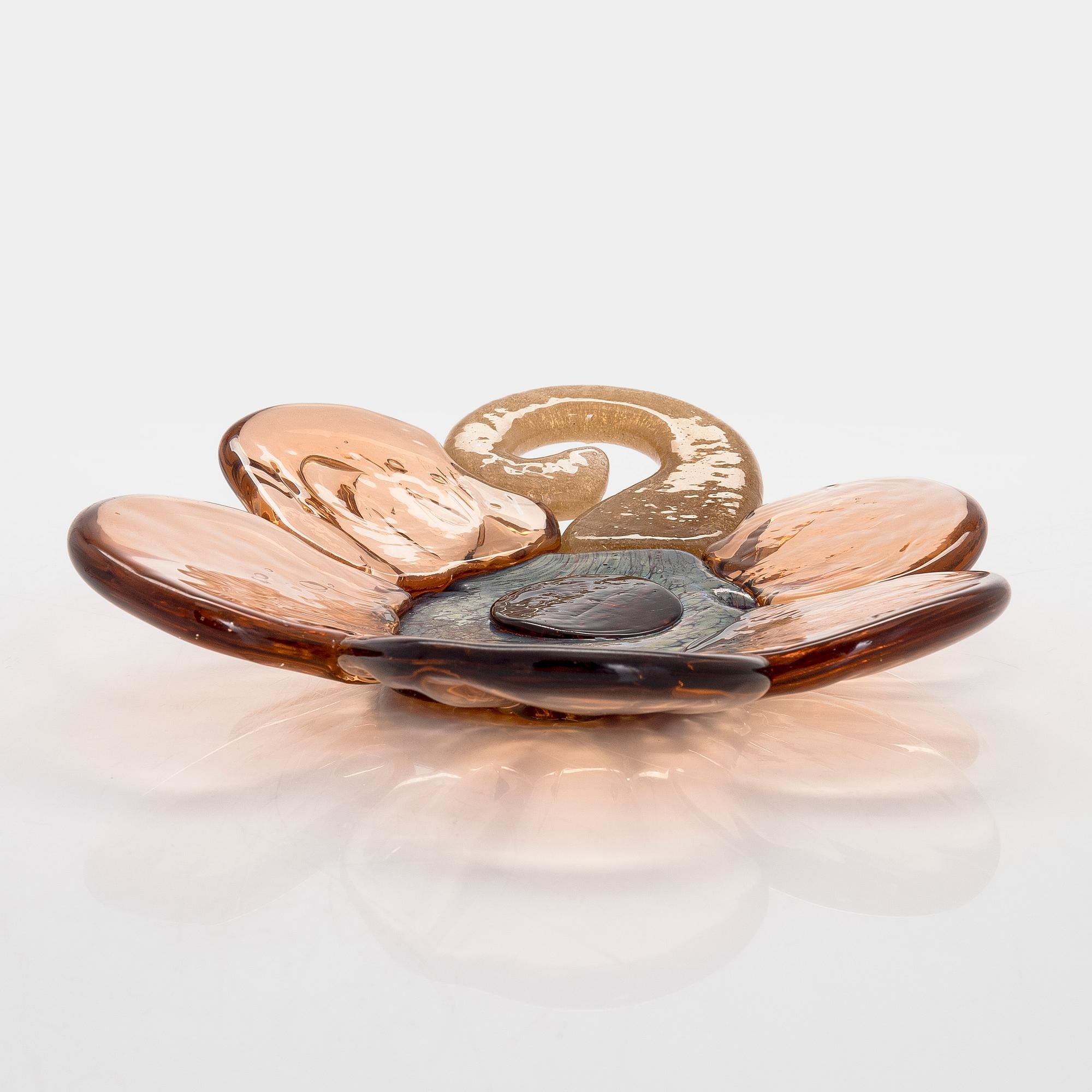 Artwork by Oiva Toikka, Flower, Made of Glass