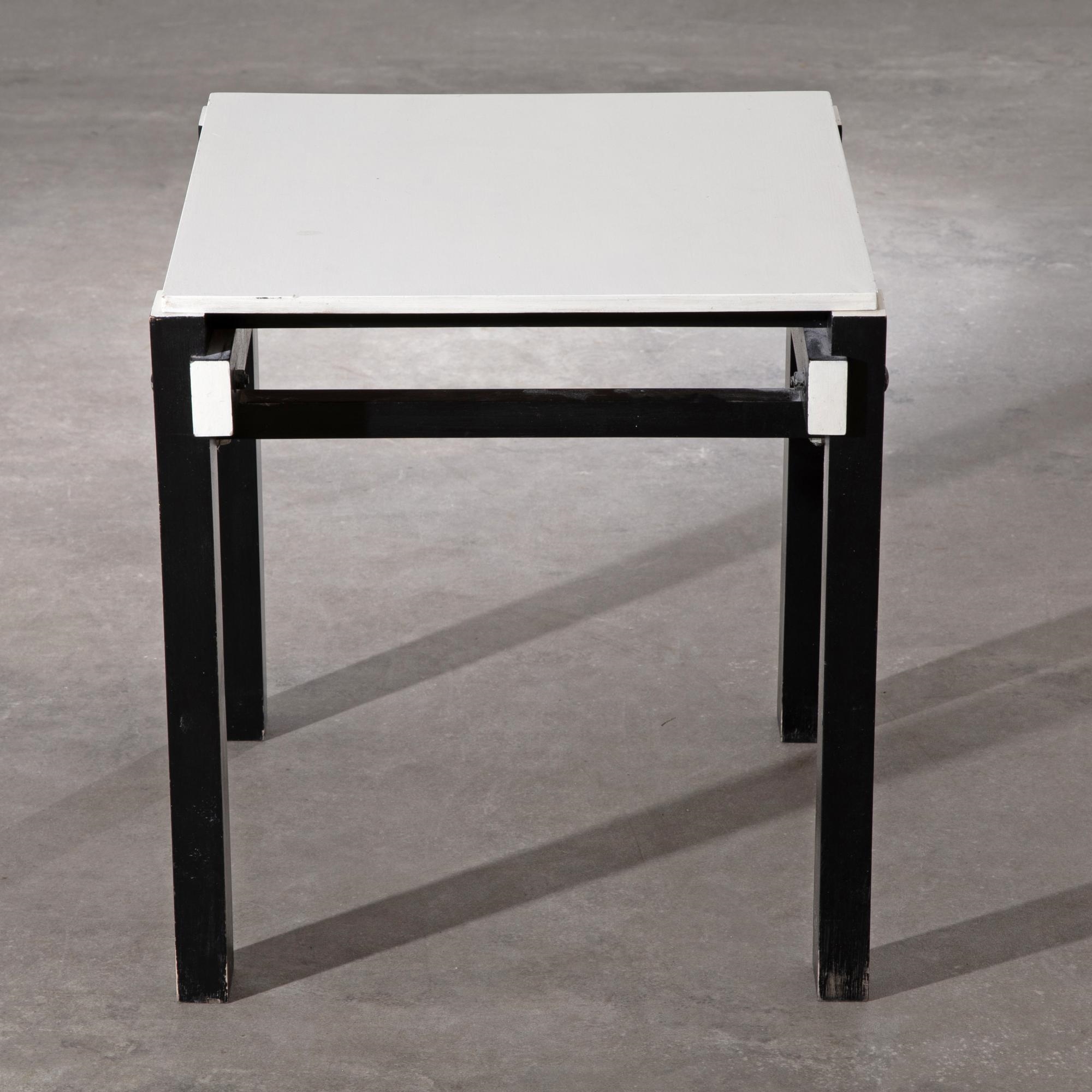 Gerrit Rietveld | Hocker Modell Military Stool (1924) | MutualArt