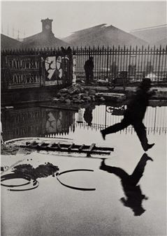 HENRI CARTIER-BRESSON (1908–2004)
Behind Gare Saint-Lazare, Paris 1932 - Henri Cartier-Bresson