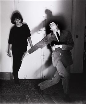 ELLIOTT ERWITT (1928–2023)
Sophia Loren and Anthony Perkins on the set, 1962