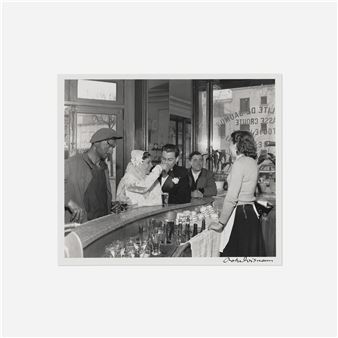 Café noir et blanc (Chez Gégène, avenue Galliéni, Joinville-le-Pont) - Robert Doisneau