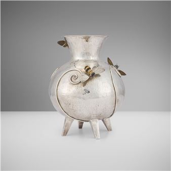 Bee vase - Emilia Castillo