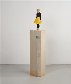 Woman with yellow skirt - Stephan Balkenhol