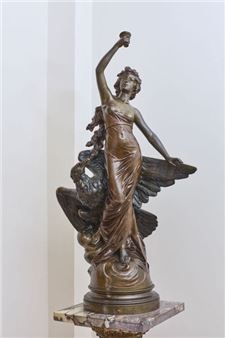 Classic furnishings at an exceptional Parisian address on Avenue Georges V - Aponem