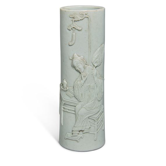 A WHITE-GLAZED SLENDER CYLINDRICAL 'COURT LADY' BRUSH POT, BITONG - Chinese School, 19th Century