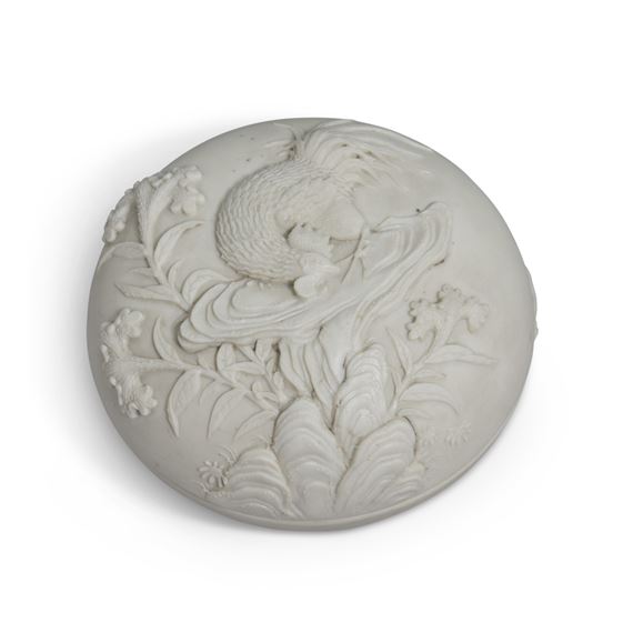 A WHITE BISCUIT 'COCKEREL' CIRCULAR BOX AND COVER