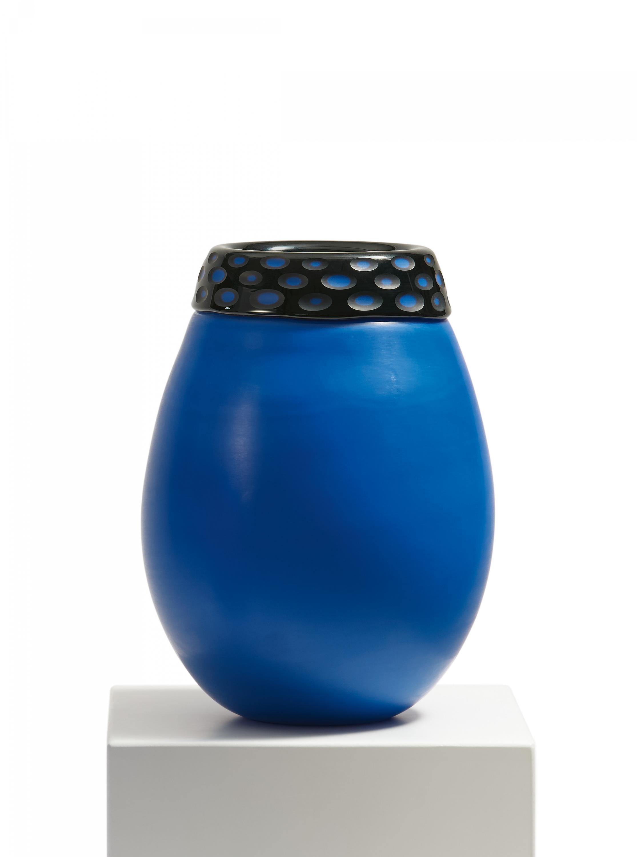 Artwork by Philip Baldwin & Monica Guggisberg, VASE 'NIDO, Made of Acromatic Glass