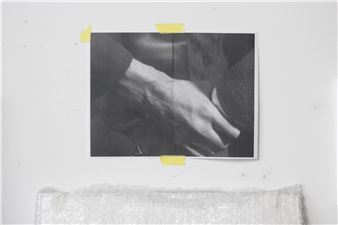 Ile Sartuzi: Contract - Galeria Luisa Strina