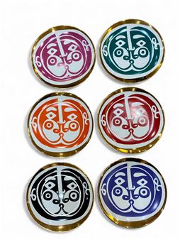 Suite of six Masque dinner plates