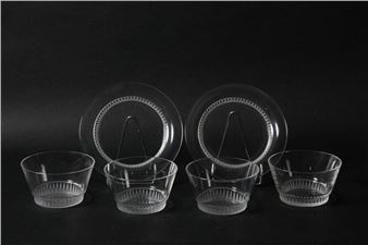 Four hand-blown-molded white glass bowls and two lunch plates - René Lalique