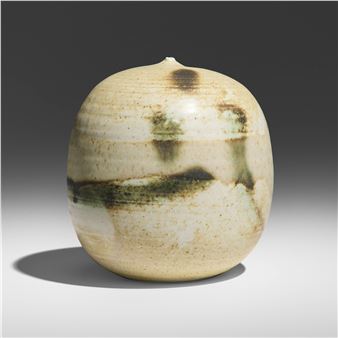 Closed Form (with rattle - Toshiko Takaezu