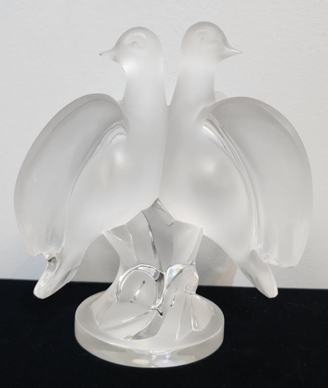 Artwork by René Lalique, Ariane Doves Figurine, Made of Frosted Crystal