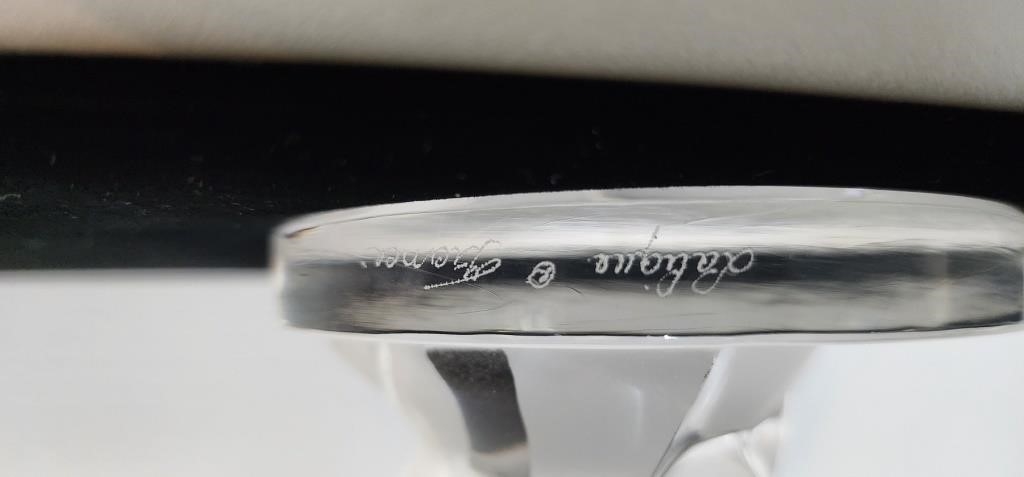 Artwork by René Lalique, Ariane Doves Figurine, Made of Frosted Crystal