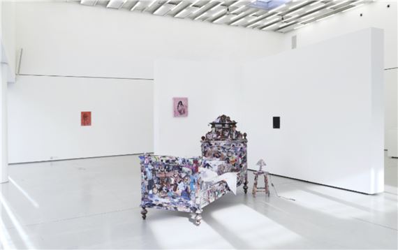 Amanda Burzić: Fruit and Flies - Galerie Steinek