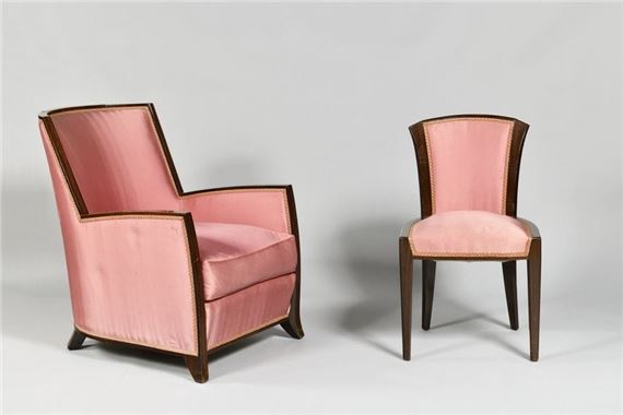 Gondola shepherd's chair in macassar with slight overhang upholstered in pink satin and a matching fan-back chair - Jules Leleu