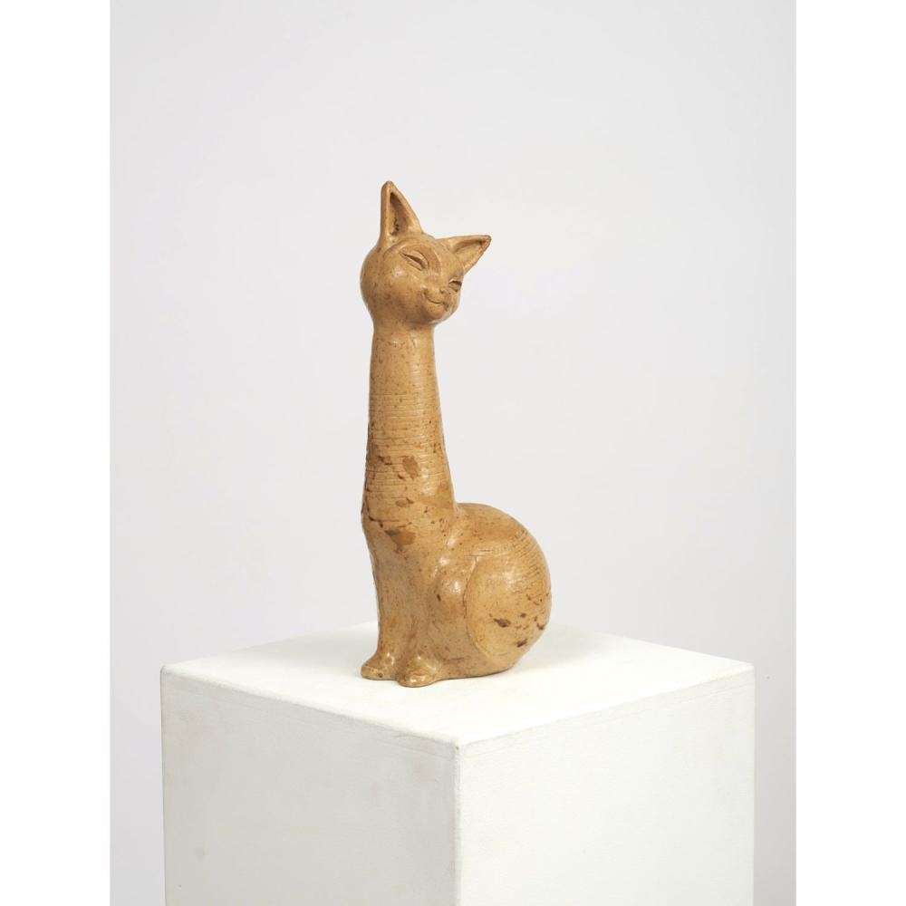 Artwork by Andre Rozay, Sculpture animalière en grès modelé émaillé beige, symbolisant un chat assis au long cou, Made of Grès Modelé Émaillé