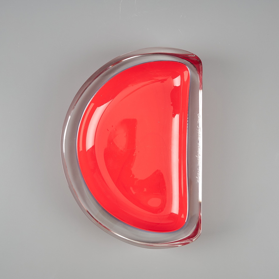 Artwork by Oiva Toikka, KONSTGLASFAT, Made of Klart och rött glas