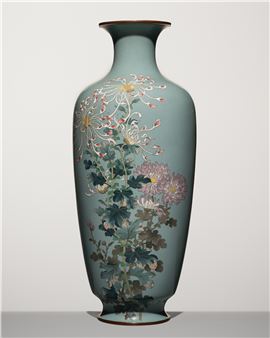 A Superb and Large Cloisonné Enamel Vase with Blossoming Chrysanthemums