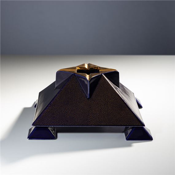 Api ash tray Memphis, Italy, 1981 by Matteo Thun, 1981