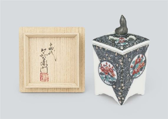 Incense burner with design of grass and flower in overglaze enamel