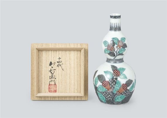 Sake decanter with design of flower in overglaze enamel by Imaizumi Imaemon XIV