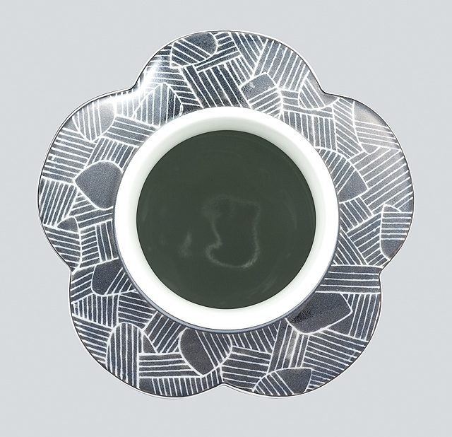 Artwork by Imaizumi Imaemon XIV, Vase with design of fruits in overglaze enamel, Made of Overglaze Enamel