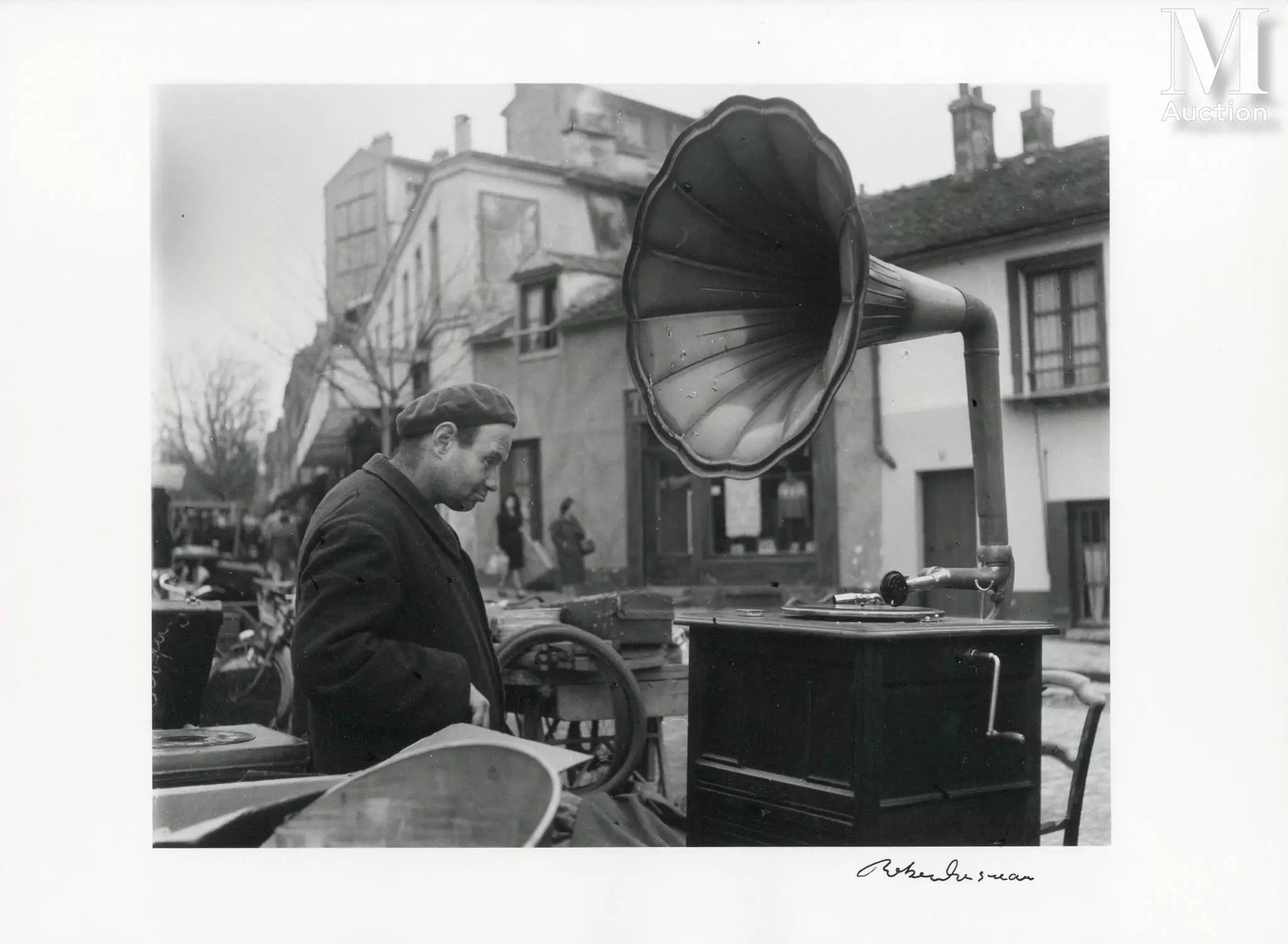 Artwork by Robert Doisneau, Marché aux puces du Kremlin-Bicêtre, Made of Tirage Argentique Postérieur Sur Papier Baryté