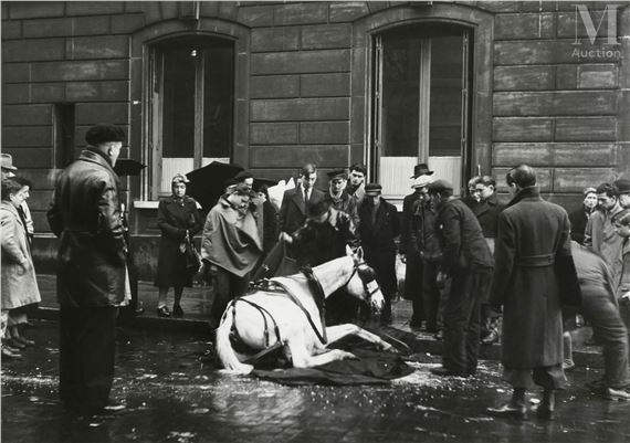 Le cheval tombé by Robert Doisneau, 1942