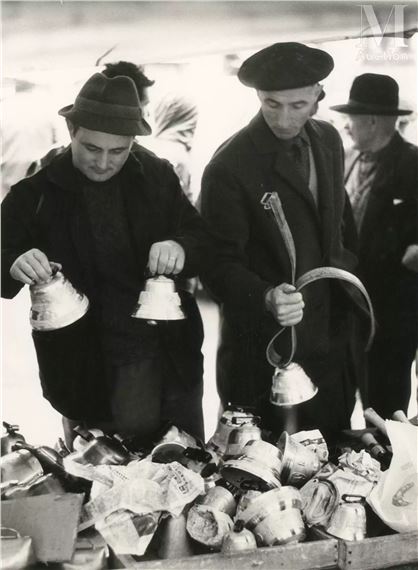 Marché de Laguiole, Aveyron [étal de cloches