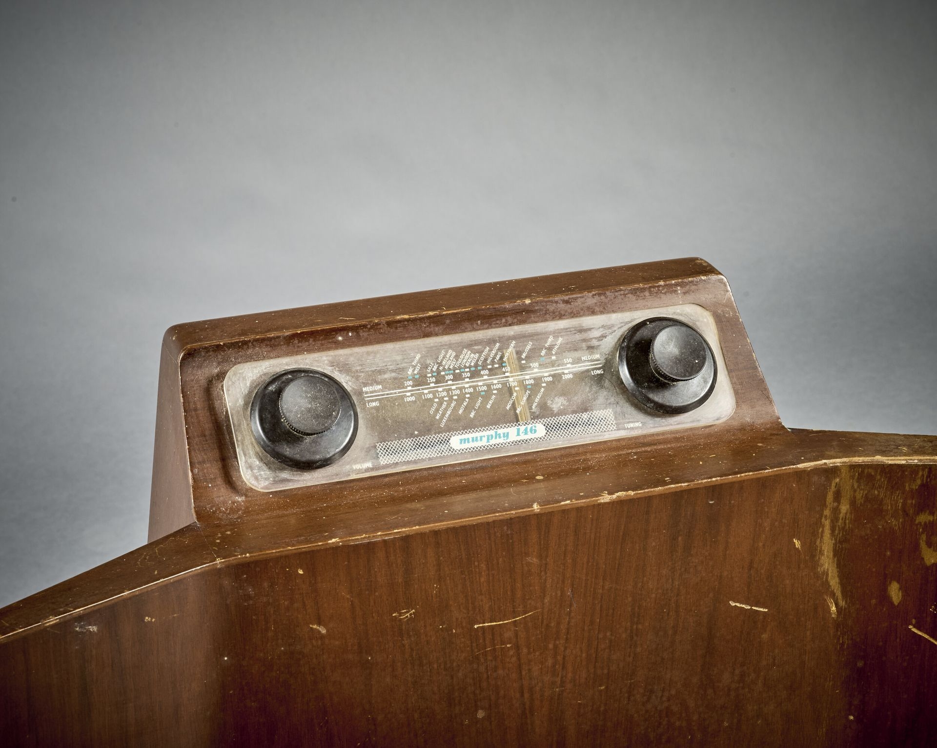 Gordon Russell | Rectangular wooden radio console model Murphy 146 ...