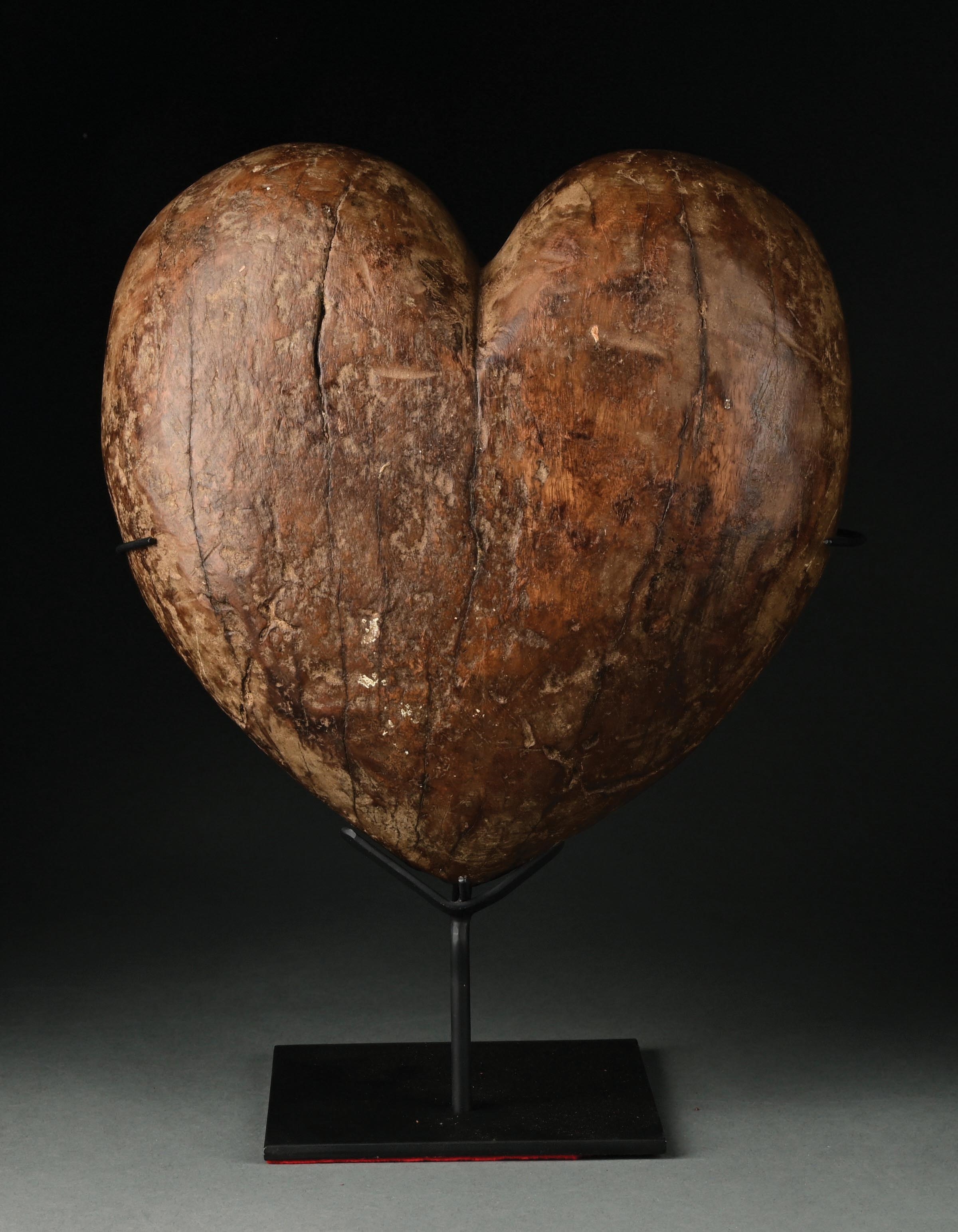 American Folk Art School | HEART-SHAPED DISPLAY PIECE | MutualArt