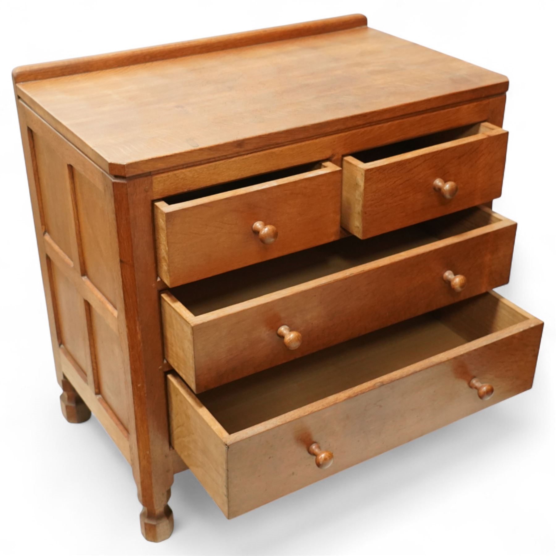 Robert Thompson | Mouseman - Oak chest of drawers | MutualArt