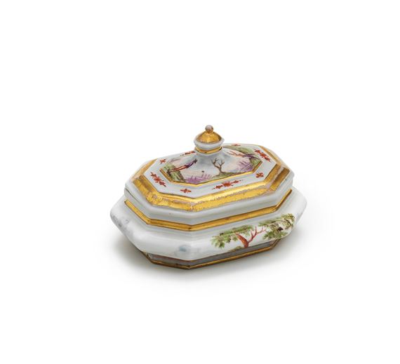 Meissen | Octagonal sugar box and cover (Circa 1723) | MutualArt