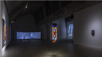 HU Wei: The Xeno-Chamber - Reflexion