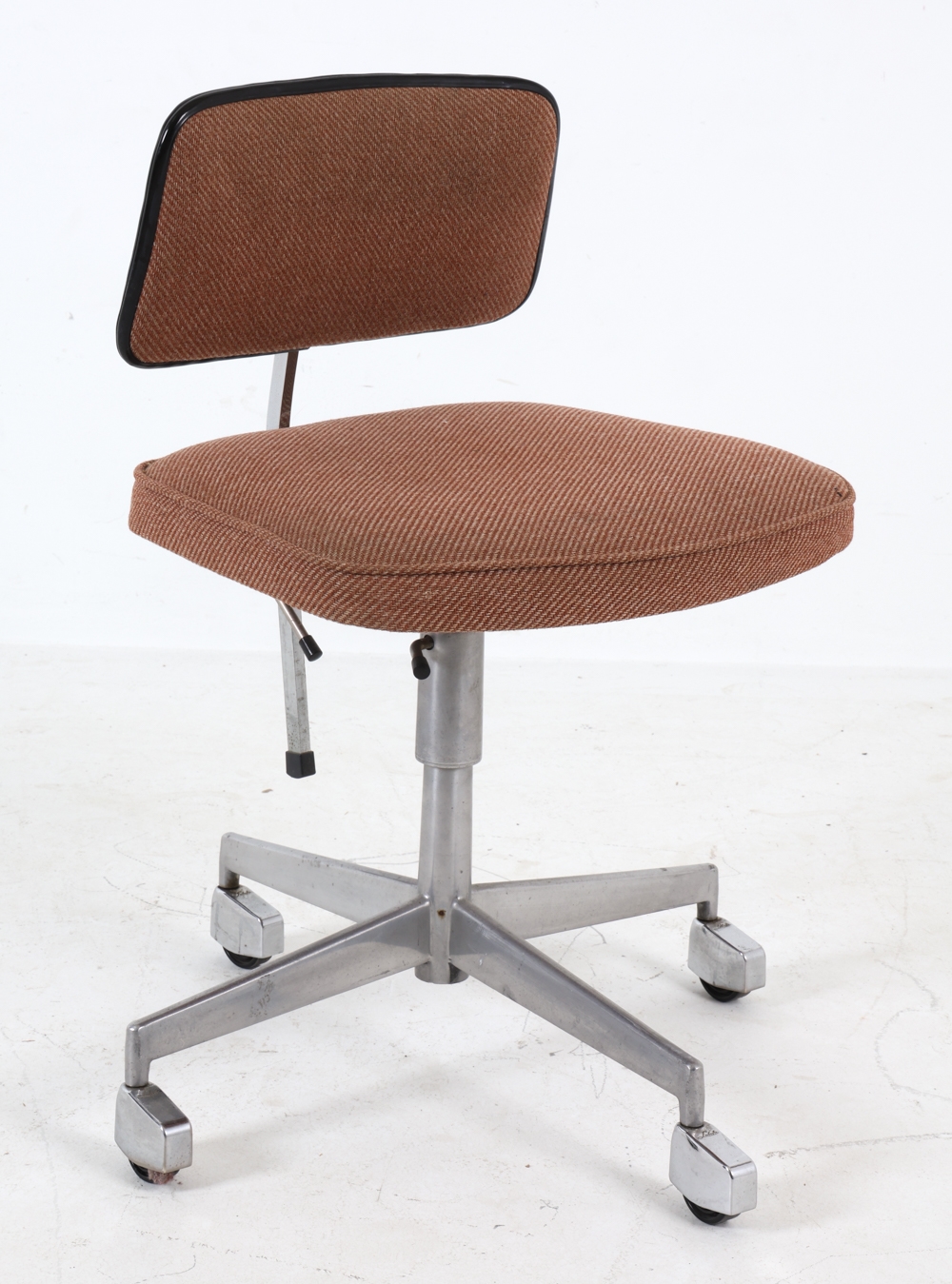 Jacob Jensen | LABOFA SWIVEL OFFICE CHAIR | MutualArt