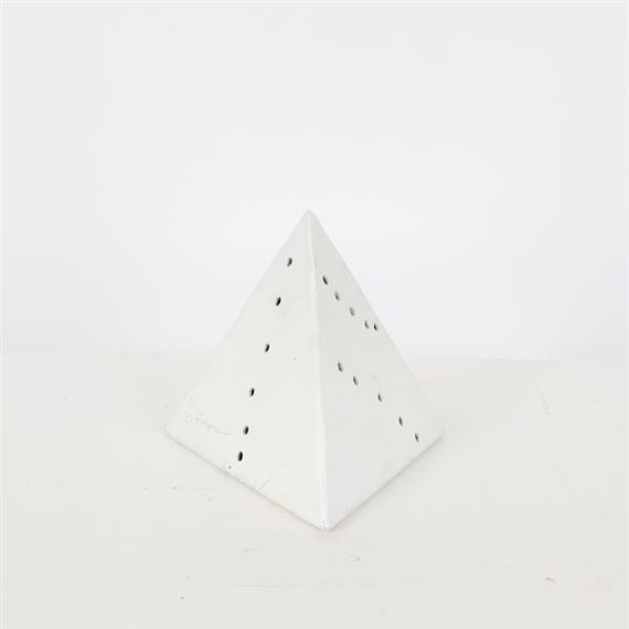 Lucio Fontana | Rare pyramide | MutualArt