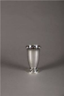 Tulip-shaped vase on silver-plated metal pedestal - Jean Després