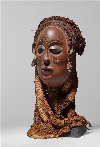 An exceptional Tchokwe Pwo mask - Anglo-Indian School