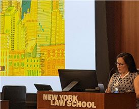 A Living Knowledge Hub for Art Law