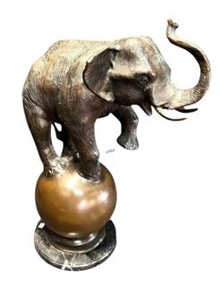 Robert Glen | GIANT OF THE AFRICAN PLAINS | MutualArt