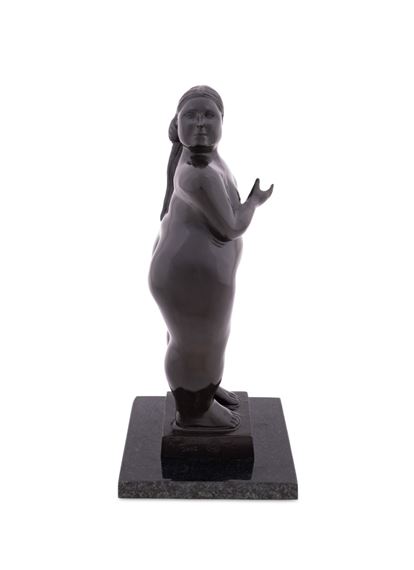 Fernando Botero | MUJER DE PIE (2002) | MutualArt
