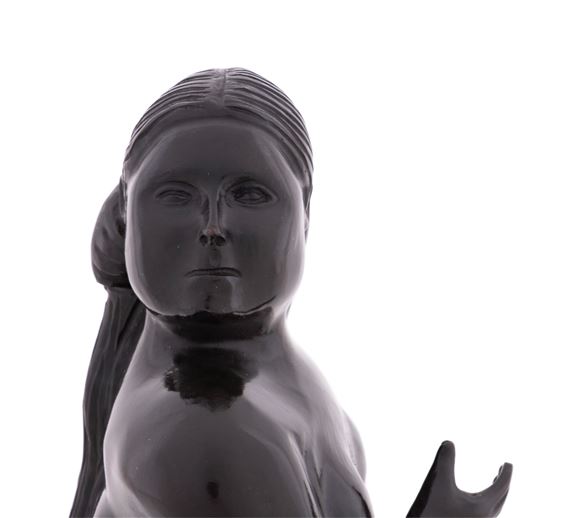 Fernando Botero | MUJER DE PIE (2002) | MutualArt